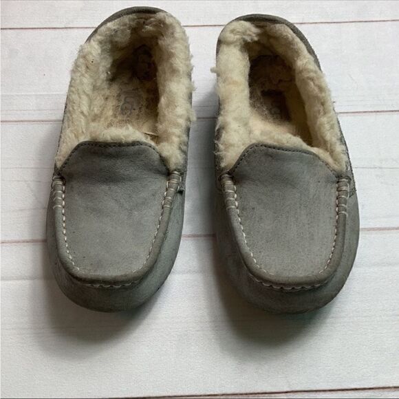 UGG Women’s Ansley Light Gray Suede Slippers - Picture 3 of 13